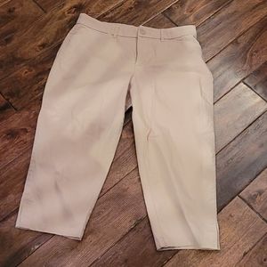 Croft & Barrow soft rose capri size 10